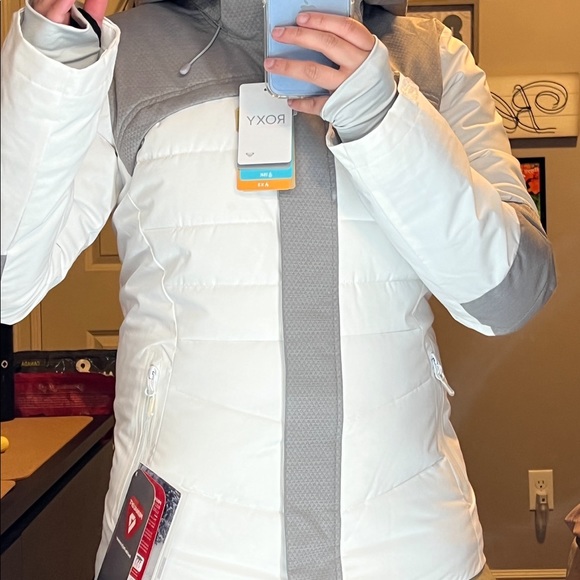 Roxy Winter Snowboarding Jacket - Picture 8 of 8